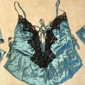 Frederick’s of Hollywood like new 3 piece lingerie/sleep set